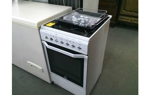 GAZINIERE VITROCERAMIQUE INDESIT