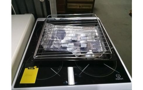 GAZINIERE VITROCERAMIQUE INDESIT