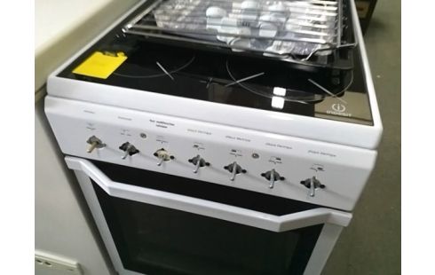 GAZINIERE VITROCERAMIQUE INDESIT