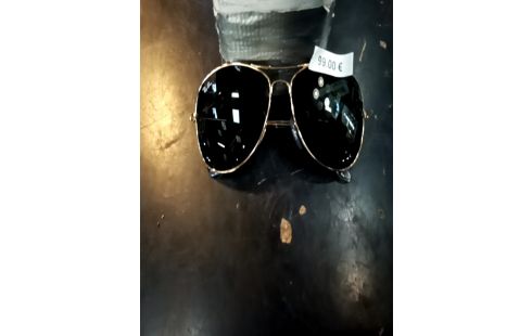 PAIRE DE LUNETTE SOLAIRE RAY-BAN