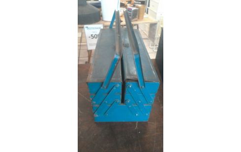 BOITE A OUTILS  EN  L'  ETAT    L' UNE