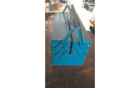 BOITE A OUTILS  EN  L'  ETAT    L' UNE