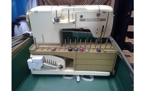 NAAIMACHINE BERNINA VINTAGE IN KOFFER