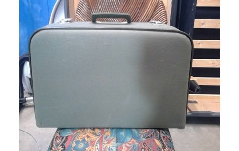 NAAIMACHINE BERNINA VINTAGE IN KOFFER