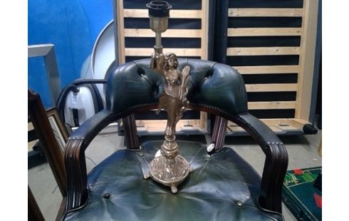 TAFELLAMP IN MESSING,  DAME