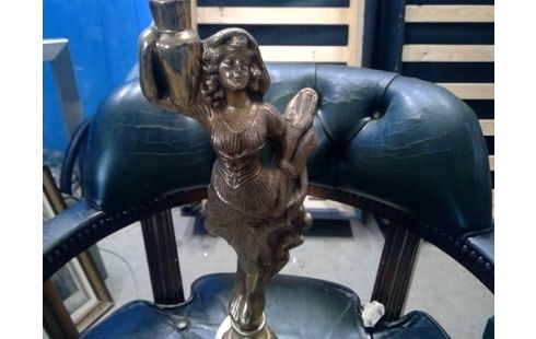 TAFELLAMP IN MESSING,  DAME