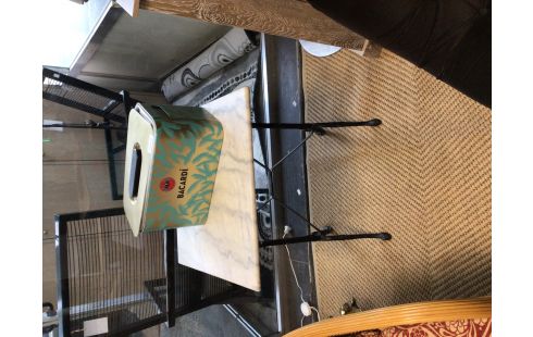 TABLE MARBRE FER FORGE CARRE