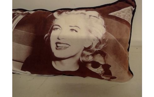 KUSSEN MARILYN MONROE COLLECTORS ITEM
