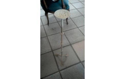 KERZENLEUCHTER MIT GRIFF