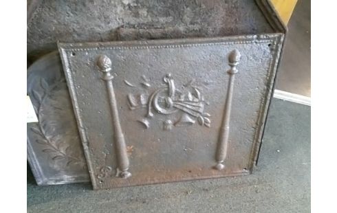 PLAQUE DE CHEMINEE PL AVEC TROMPETTE