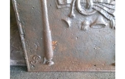 PLAQUE DE CHEMINEE PL AVEC TROMPETTE