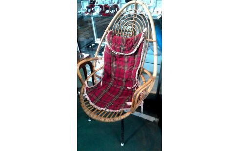 STUHL IM VINTAGE-STIL RATTAN