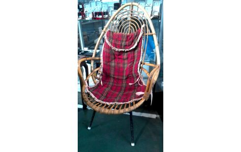 STUHL IM VINTAGE-STIL RATTAN