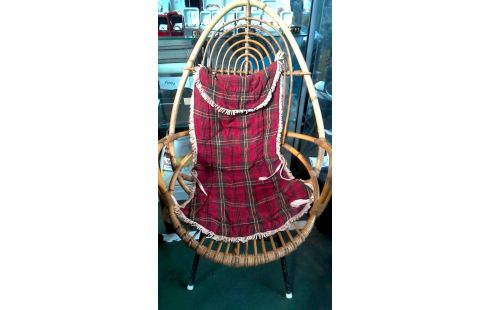 STUHL IM VINTAGE-STIL RATTAN