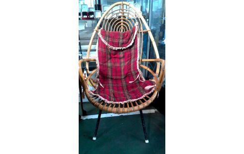 STUHL IM VINTAGE-STIL RATTAN