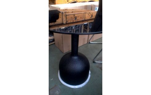 MESA DE SALÓN REDONDO ALTO NEGRO METAL TEÑIDO HIELO