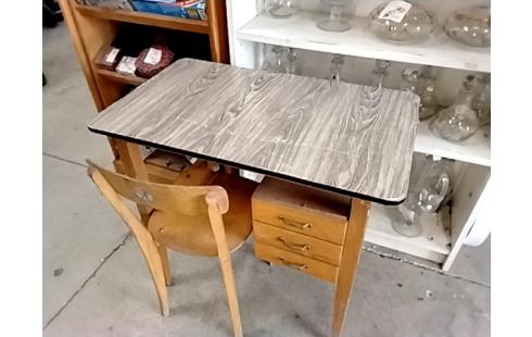 BUREAU ENFANT VINTAGE AVEC CHAISE