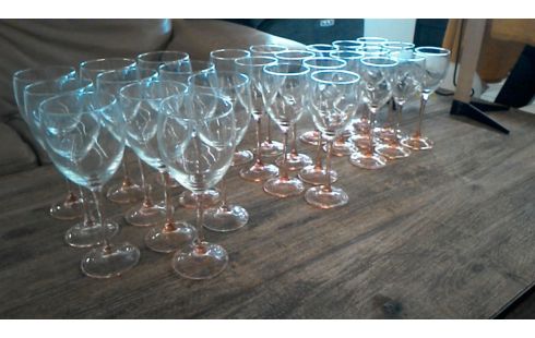 VERRES A PIED ROSE LE