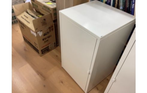 MEUBLE BLANC METALLIQUE 76X45X45