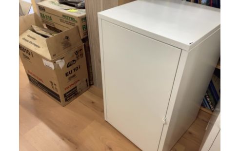 MEUBLE BLANC METALLIQUE 76X45X45