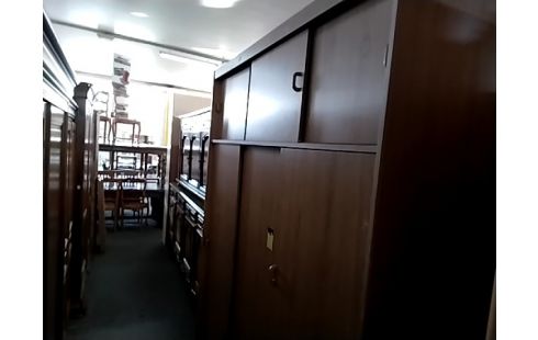 ARMOIRE MODERNE PORTES COULISSANTES ET TIRROIRS .