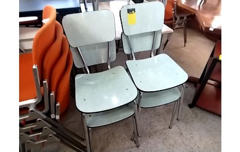 4 CHAISES FORMICA VERT .