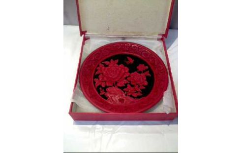 ZINNOBERTELLER 2ER-SET CHINES. SCHNITZKUNST