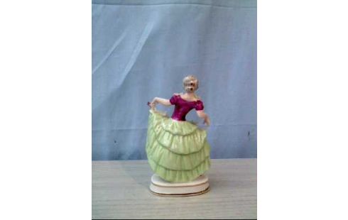 FIGUR PORZELLAN <TANZENDE FRAU>