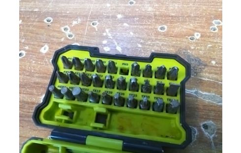 BOITE A EMBOUTS (MANQUE 1)