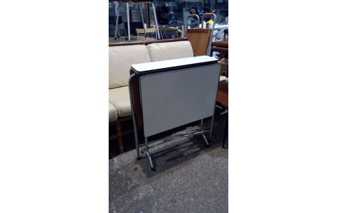 TABLE DE CUISINE EN  FORMICA A RABBAT