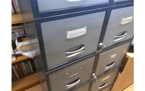 MEUBLE DE RANGEMENT METAL 10T (2T SANS CLEF)