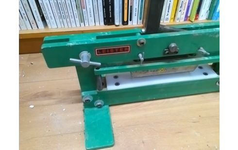 OUTIL DE POINCONNAGE LEISTER