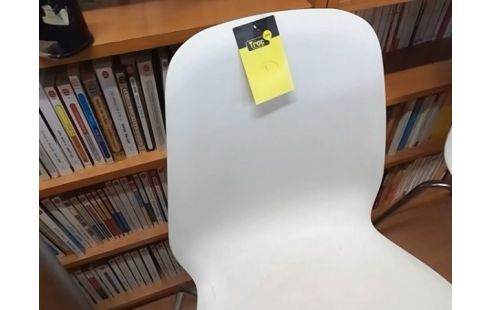 CHAISE BLANCHE PLASTIQUE