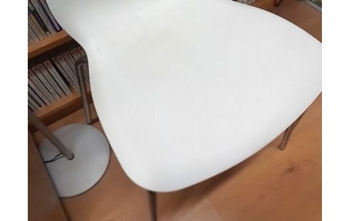 CHAISE BLANCHE PLASTIQUE