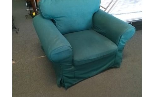 FAUTEUIL VERT IKEA (QLQS TACHES)