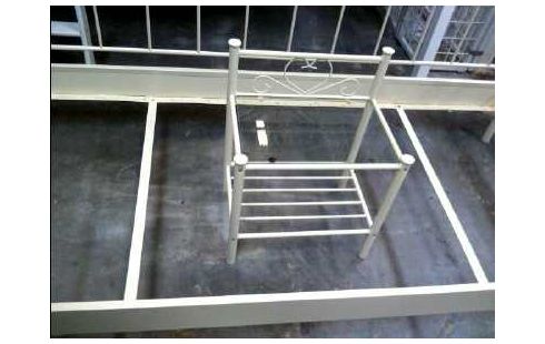 BETTGESTELL CREMEF. M.