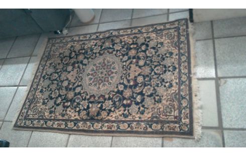 TAPIS FAIT MAIN 138X93