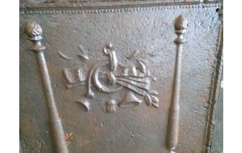 PLAQUE DE CHEMINEE PL AVEC TROMPETTE