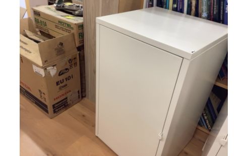 MEUBLE BLANC METALLIQUE 76X45X45