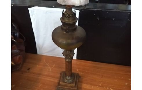 LAMPE A PETROLE SANS VERRE