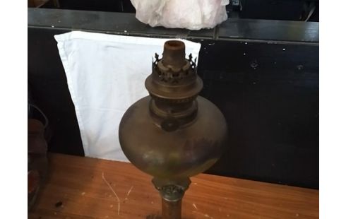 LAMPE A PETROLE SANS VERRE