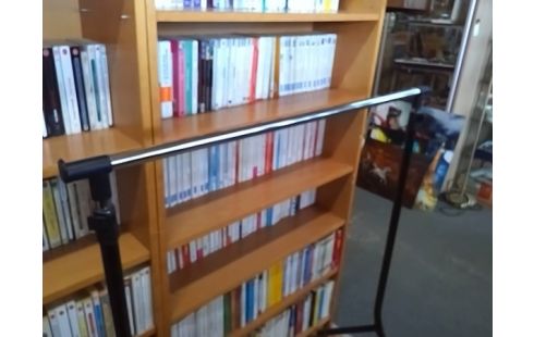 PORTANT VETEMENTS SUR ROULETTES