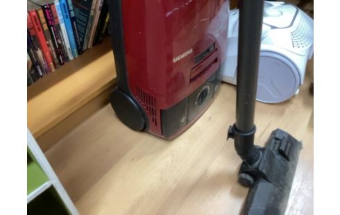 ASPIRATEUR SIEMENS ROUGE