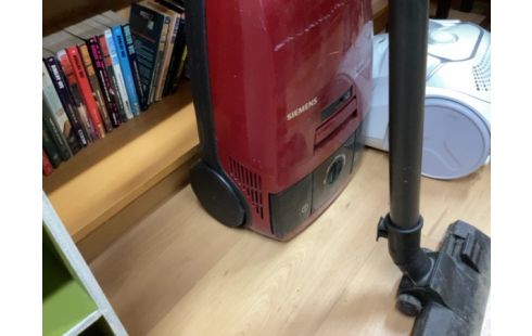 ASPIRATEUR SIEMENS ROUGE