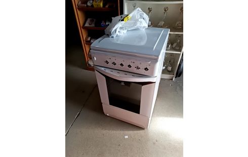 CUISINIERE GAZ BOUTEILLE INDESIT+ ACC RSV