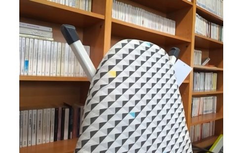 PLANCHE A REPASSER .