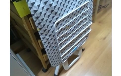 PLANCHE A REPASSER .