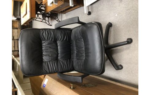 CHAISE DE BUREAU SIMILI NOIR EN ETAT