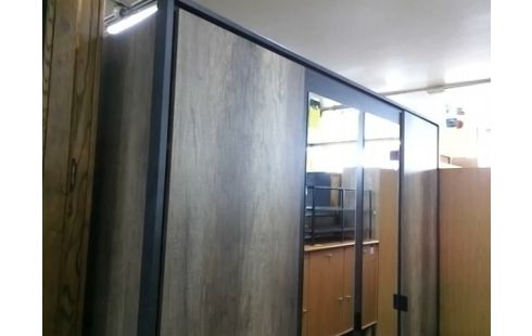 ARMOIRE 4P 2T AVEC MIROIR ET 2 PENDERIES
