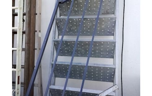 ESCALIER EXTERIEUR GALVA 7 MARCHES AVEC RAMPE (ET VIS)